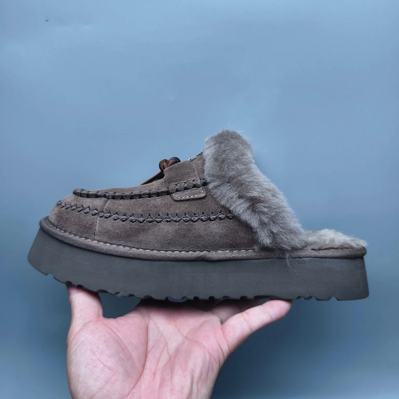 💰480 UGG sheepskin all-in-one snow boots 8260 lace-up thick-soled casual slippers Color: Maroon Antelope Brown Matching code: 35-40